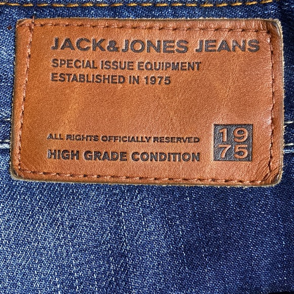 Jack and Jones 29 waist, 32 inseam Button fly mens jeans. - Picture 4 of 5